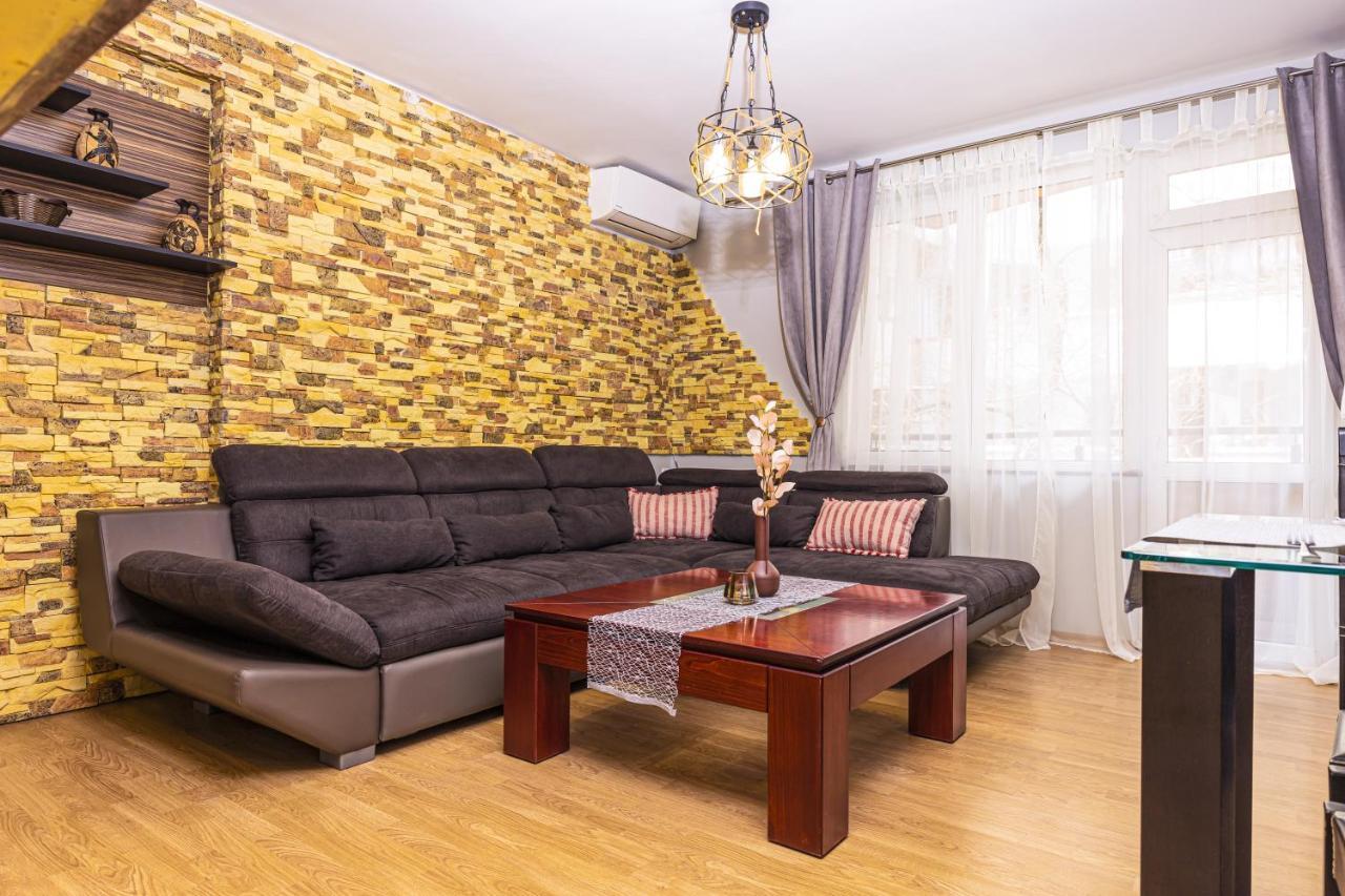 1Bd Flat With A Garage - 5 Mins To The City Centre Lejlighed Plovdiv Eksteriør billede